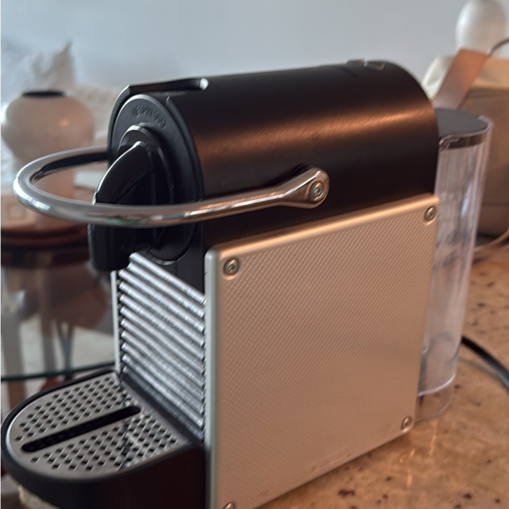 Nespresso Pixie Espresso aluminum coffee machine by D’Longhi